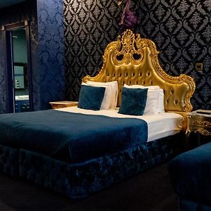 Luxury Suite Sleeps 6